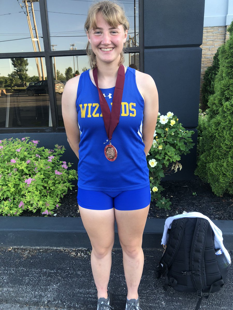 Congratulations to Sophie Mirecki who finished 8th in the NYS Federation, tying her personal best of 11’ 6”. Great job, Sophie! #NYSPHSAA
