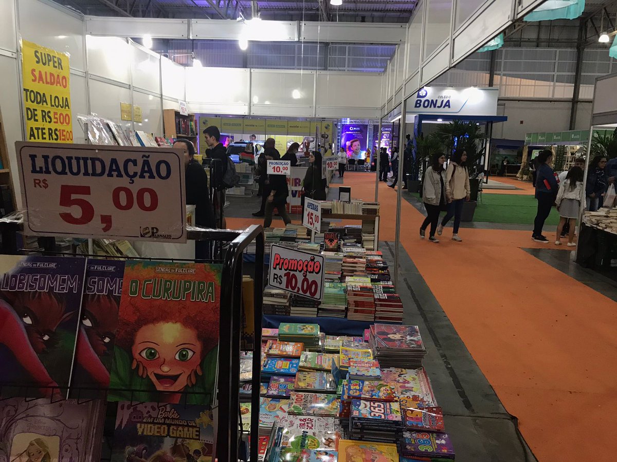 contaram_me's tweet photo. Por aqui nos despedimos! 

A feira continua rolando até o domingo, então tem muita coisa pra curtir ainda. 

Obrigado pra você que nos acompanhou até agora, um ótimo final de semana a todos. Nos vemos em breve!

#feiradolivro #Joinville #ensinonapandemia https://t.co/ZPhVYWXaUW