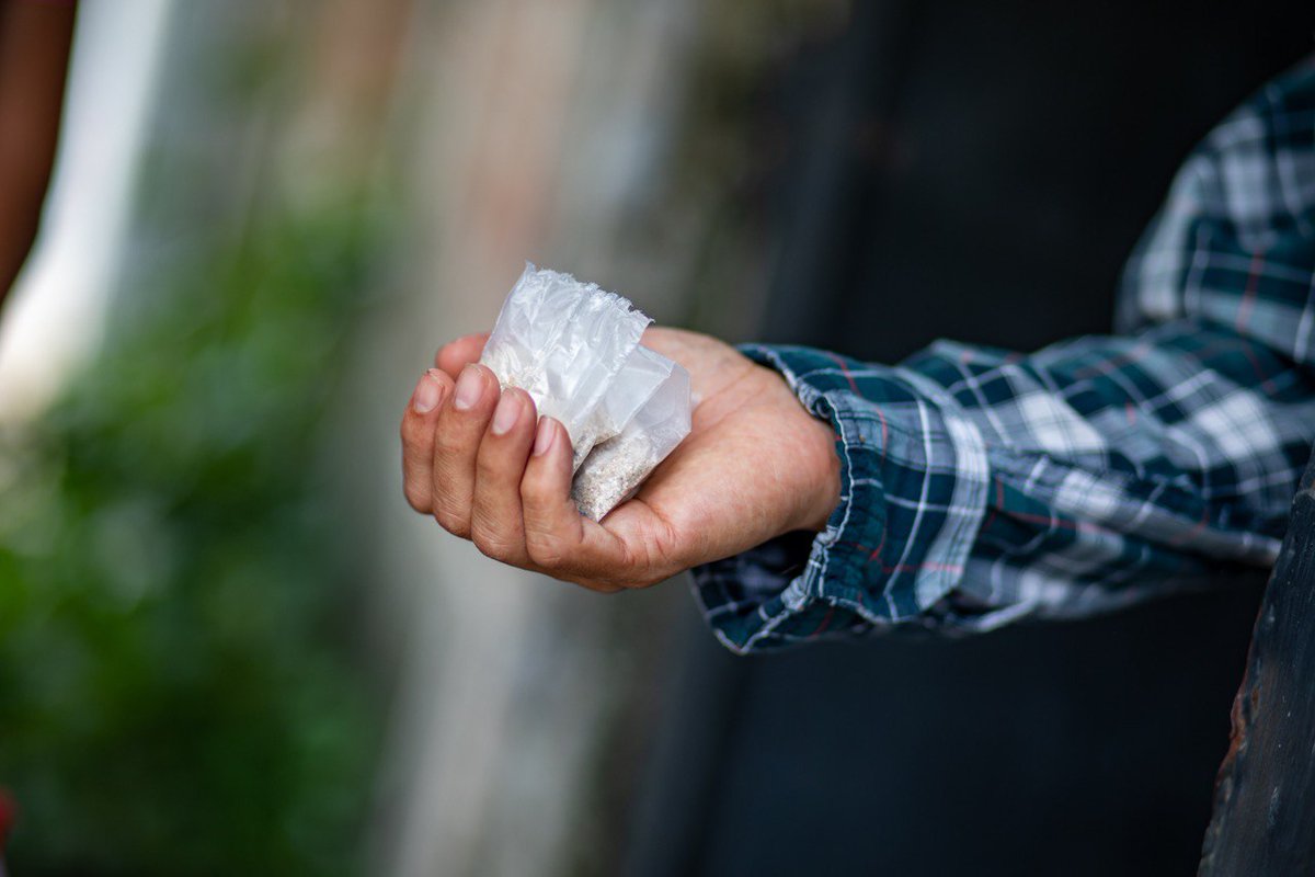 FranAlabi's tweet photo. ¡Seguimos con el combate al dengue!

Este día, beneficiamos a 124,796 salvadoreños, con las distintas acciones para el control de las arbovirosis que realizamos a escala nacional.

Uno de los lugares donde llegamos, hoy, fue la colonia Universitaria Norte, en Mejicanos. https://t.co/4qGQGaw511