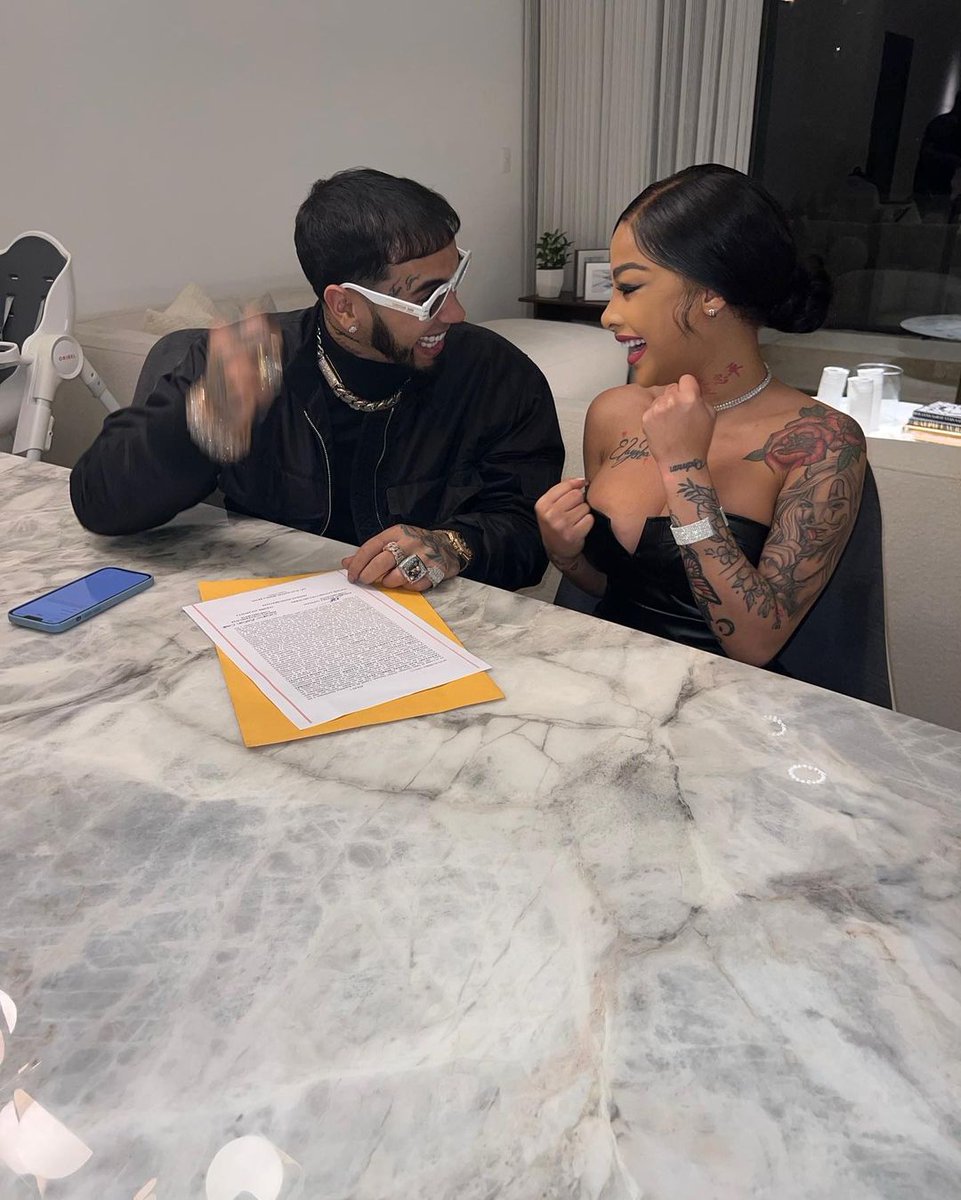legendanuel's tweet photo. OFICIALMENTE CASADOS! 🖤💍
(Anuel AA X Yailin) https://t.co/vlDbOBSqdj