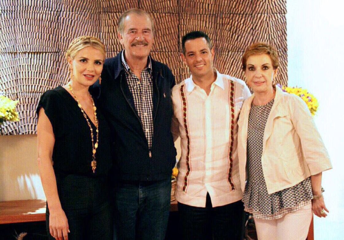 alejandromurat's tweet image. Don Vicente, traidor es aquel que falta a su palabra, como usted le faltó a Oaxaca. 
Con gusto lo vuelvo a recibir en nuestro Estado, para que vea lo que hemos construido. @VicenteFoxQue #siemprehayunafoto