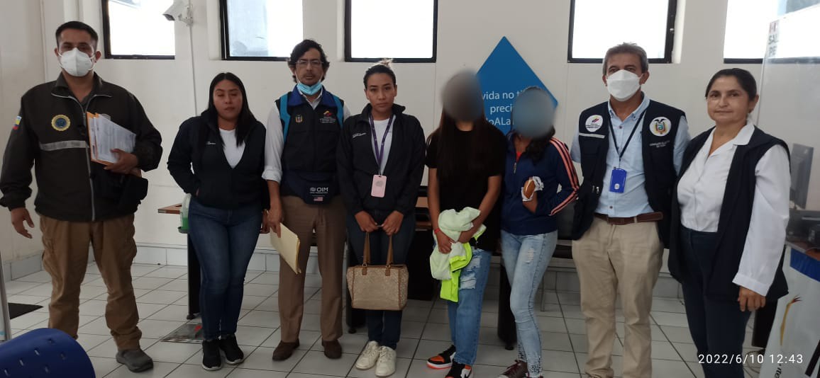 Luego de un trabajo articulado con las autoridades de la Región Tumbes y con las dependencias de la Cancillería ecuatoriana, se concluyó hoy con la repatriación de dos menores de edad, en condición de vulnerabilidad desde Perú. #MovilidadHumana
<a href="/CancilleriaEc/">Cancillería del Ecuador 🇪🇨</a> @EmbajadaEcuPer