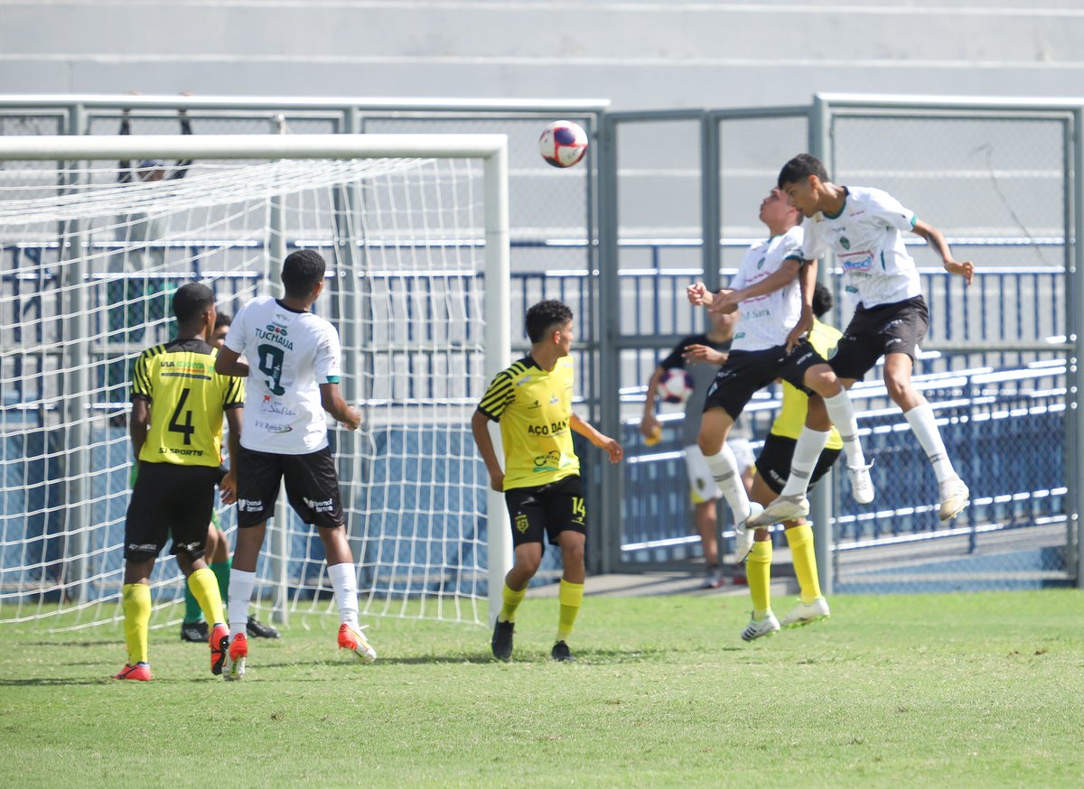 oficialmanausfc's tweet photo. GOLEADA ESMERALDINA no #AmazonenseSub19! 🦅
O Manaus vence o Clipper por 6 a 1 na tarde de hoje na Colina, na briga pela liderança do Grupo B do #Amazonense22 .
⚽️ Dudu
⚽️ Lorran
⚽️ Railan
⚽️⚽️⚽️ Tabatinga
📸 @ismaelfotofc https://t.co/jarjffDC5c