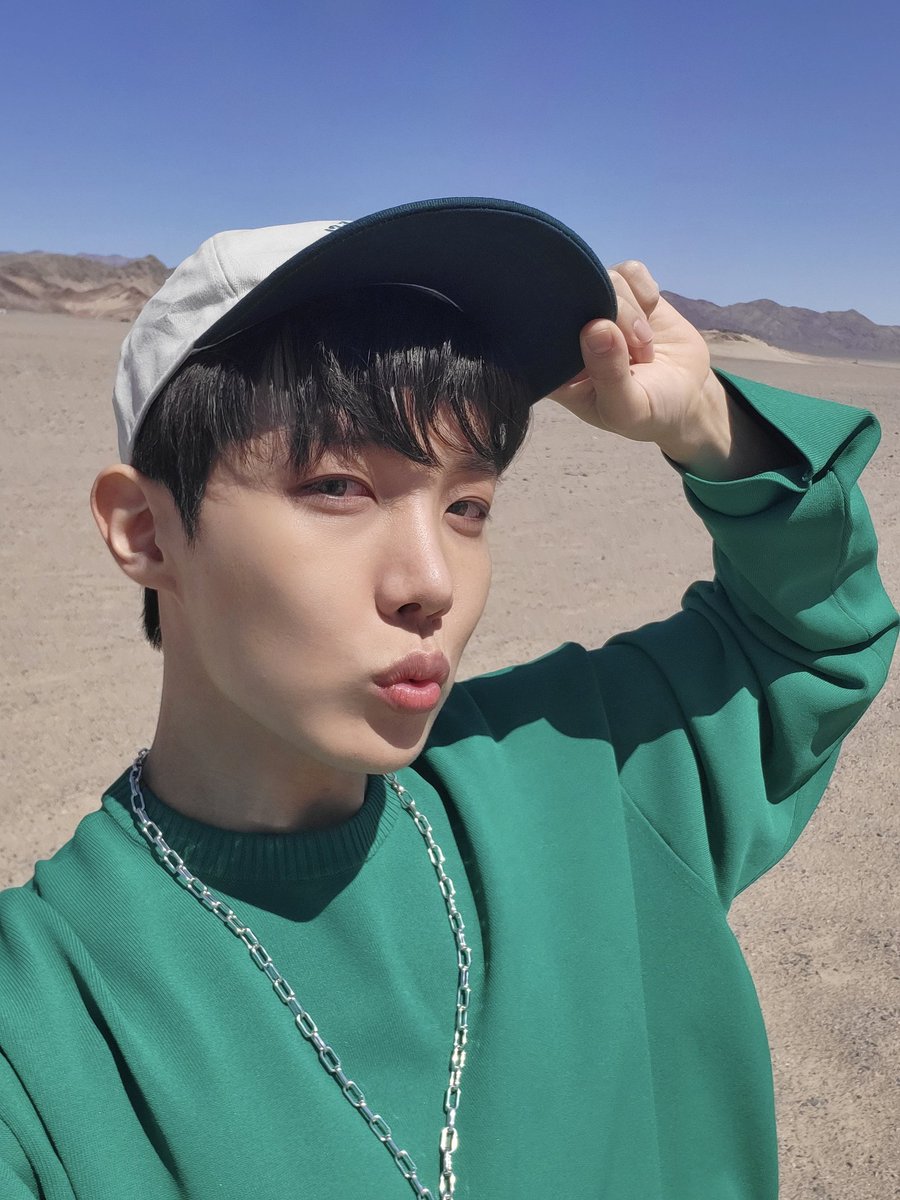 redranchuu's tweet photo. IM NOT OKAY HOSEOK PLEASE YOU ARE SO FINE https://t.co/BNvQEuA2VY