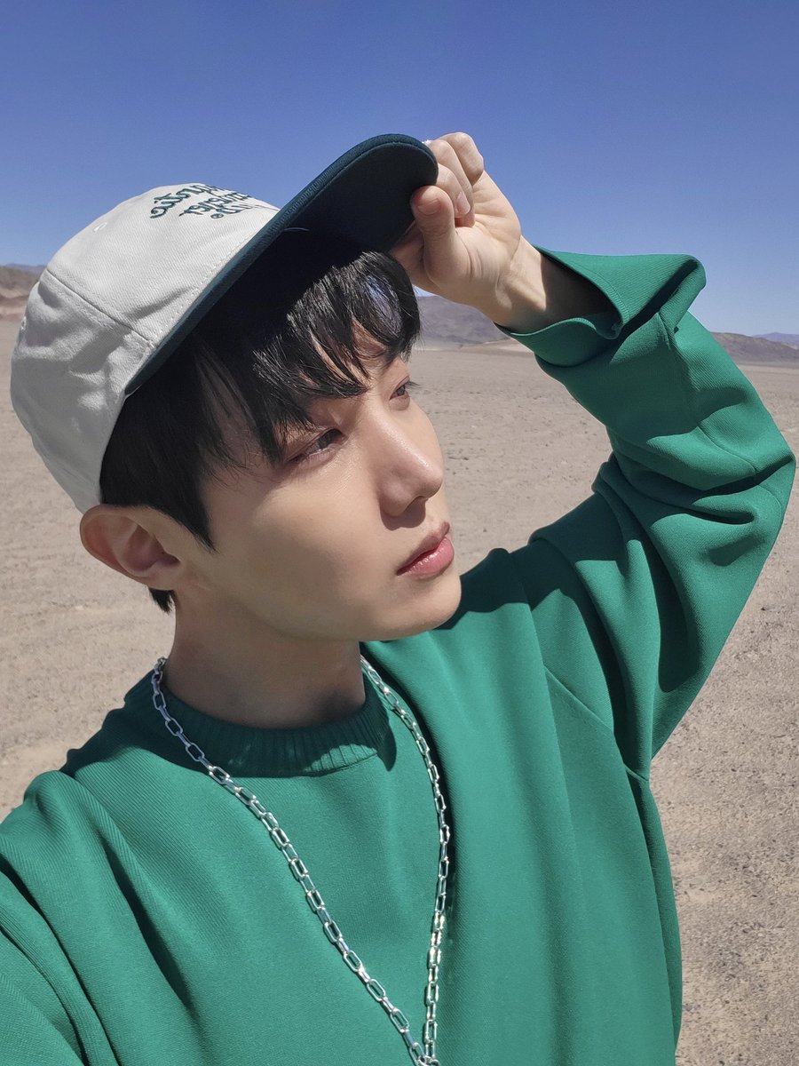 redranchuu's tweet photo. IM NOT OKAY HOSEOK PLEASE YOU ARE SO FINE https://t.co/BNvQEuA2VY