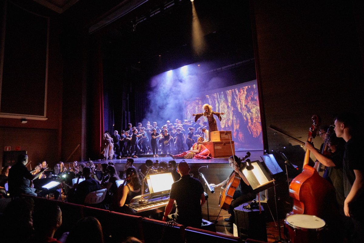 cpmgomis's tweet image. Des del @cpmgomis volem donar les GRÀCIES a tota la gent que s'ha implicat en el Projecte Interdisciplinar de l'Opera "Dido &amp;amp; Æneas" i ha contribuït a que haja sigut un ÈXIT.
#DidoandAeneas #opera
@ajOntinyent,@GVAeducacio, @iesjsegrelles, @ies_serramariola, @ieslestacio