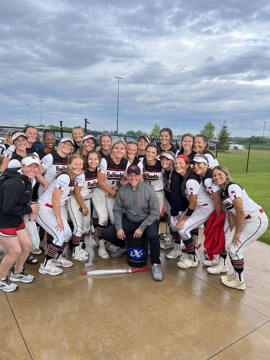 thomasj_hurley's tweet image. Great victory for the RedHawks 6-5 over Barrington. 🥎👍Wow!!  What a game. Fun to be Brother Rich FMS! On to the championship tomorrow!!! @MaristChicago @RedHawkSB @MaristHSalumni @mariststudents