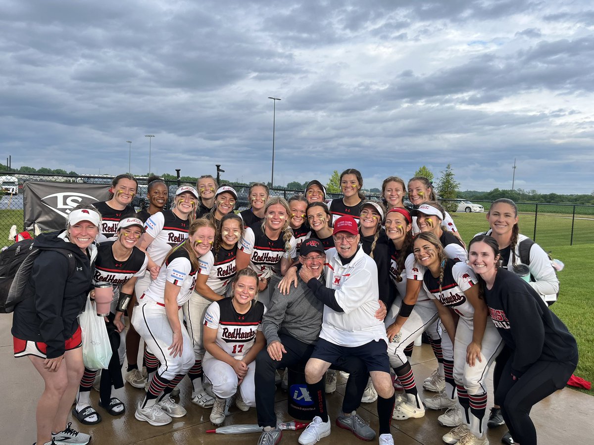 thomasj_hurley's tweet image. Great victory for the RedHawks 6-5 over Barrington. 🥎👍Wow!!  What a game. Fun to be Brother Rich FMS! On to the championship tomorrow!!! @MaristChicago @RedHawkSB @MaristHSalumni @mariststudents