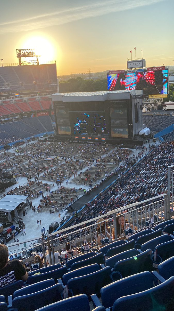 NicoleSmith30's tweet photo. #ChevyCMA @CountryMusic https://t.co/JeyMUqEWQI
