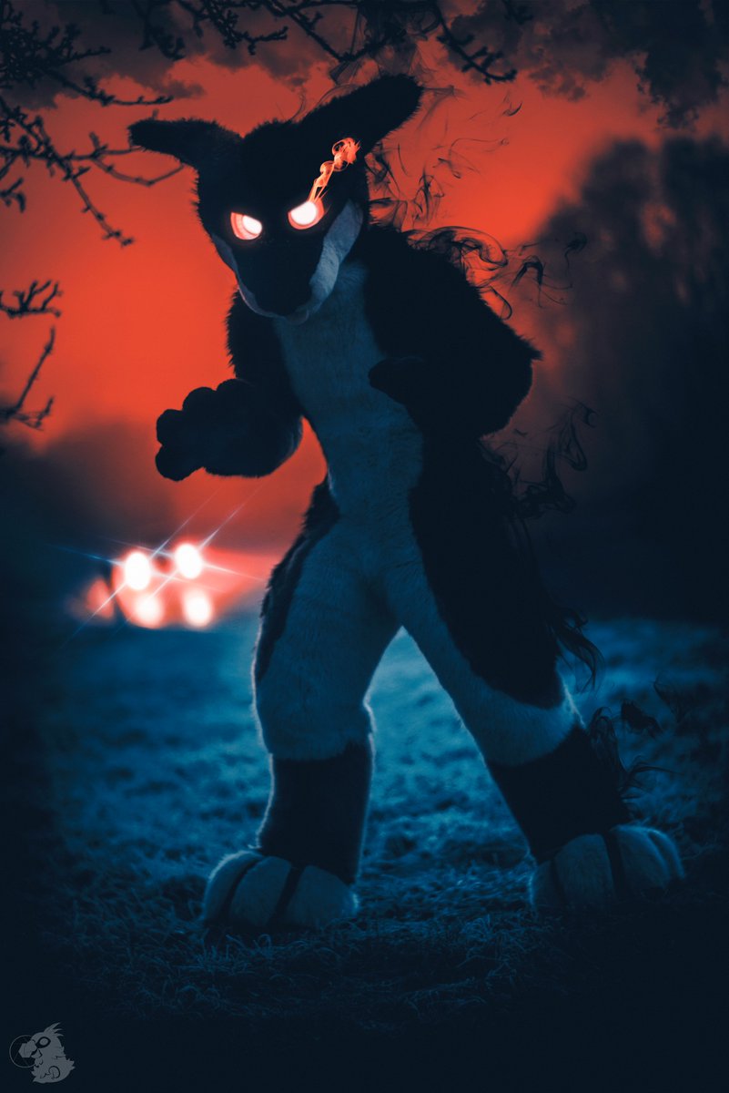 🩸The next one came upside down🩸
✖️The shadows take him✖️

Photoshop edit by me ^^
Fursuiter: <a href="/Soundwave857/">Soundwave 📸</a> 
Photo by: <a href="/CaptainChaotika/">🌻 混沌的隊長 ➡️ AFC</a> 

#furry #fursuit