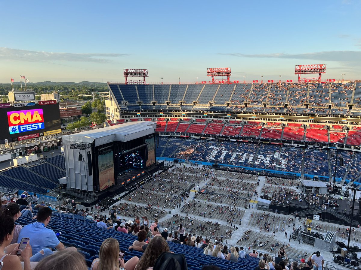 KimPossible_86's tweet photo. #ChevyCMA #CMAFest #CMAFest2022 https://t.co/z89v1mpKTw