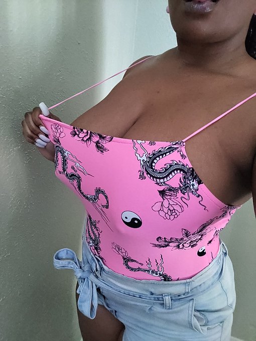 Happy Friday 💗💘 https://t.co/wNLWIfNbfd<a href="/tag/cakes"class="tags"><span>#cakes</span></a><a href="/tag/bb"class="tags"><span>#bb</span></a><a href="/tag/thicc"class="tags"><span>#thicc</span></a>