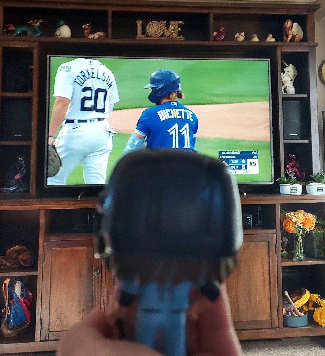 MissMyloko's tweet photo. Watching the Jays with my Lil Bo #tdfancam https://t.co/kuCAOX6kZa