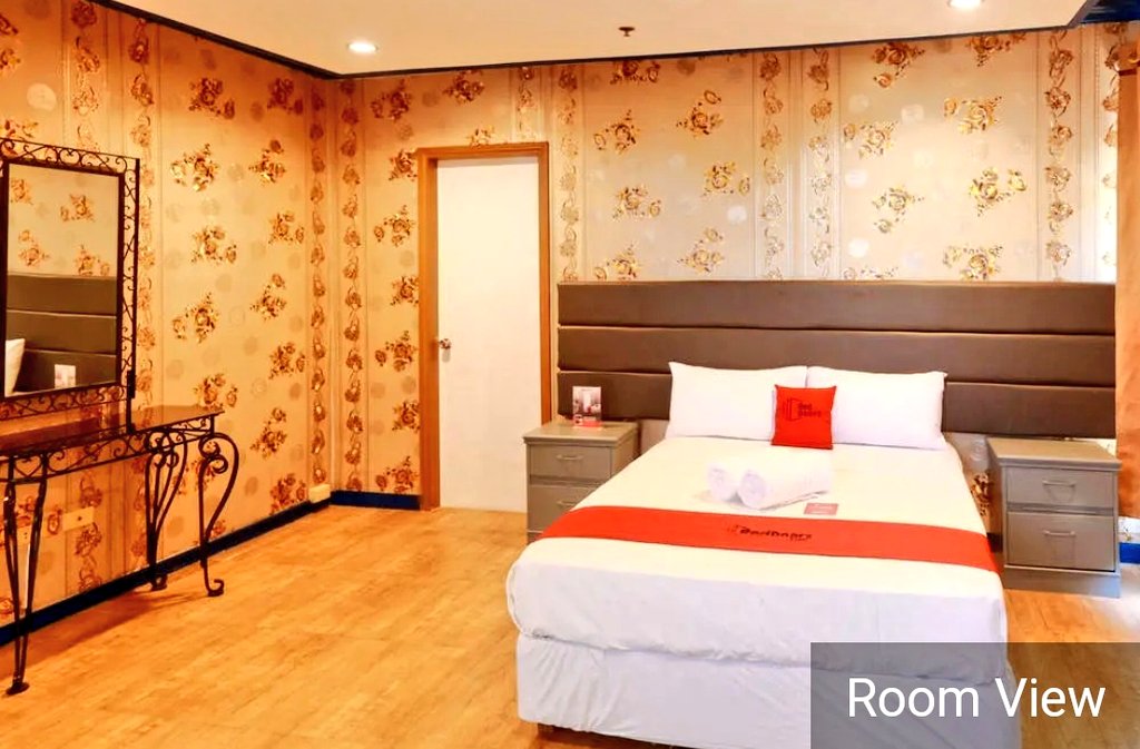 twgliving's tweet photo. Planning your getaway to Iloilo but no idea where to stay? Experience luxury in the heart of the city in Castle Chateau

• Good for 2
• Wifi &amp; Toiletries
• Free Swimming
• Near Landmarks &amp; Malls

Contact me for exclusive discounts!

#RedDoorzPH #AlterIloilo #iloiloispink https://t.co/XyVKnQmfws