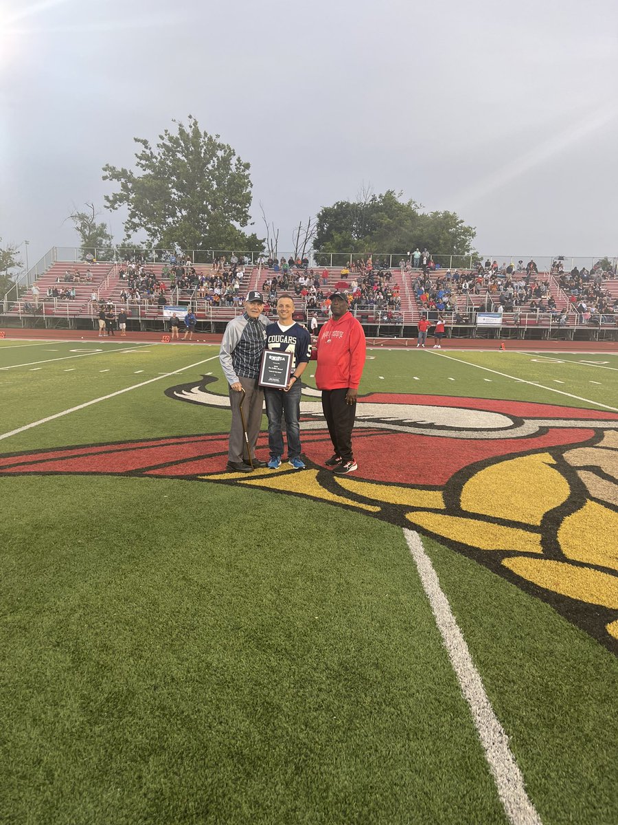 SWOFCAfootball's tweet photo. Doc Collins Man of the Year!! Mr. Ron Hunter, Edgewood HS https://t.co/VnLGFIo6QF