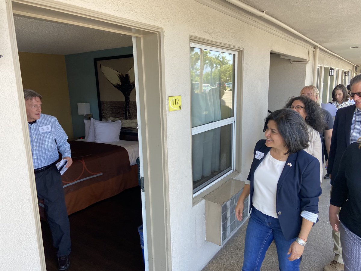 Cal_ICH's tweet photo. Today, Sec. @LCastroRamirez met with the multidisciplinary team from @CountyofSB to learn how they are utilizing the #EncampmentResolutionFund grant and a #Homekey site to connect people experiencing #homelessness in rights of way with services and safe places to call home. https://t.co/7Rkc4Qlx6F