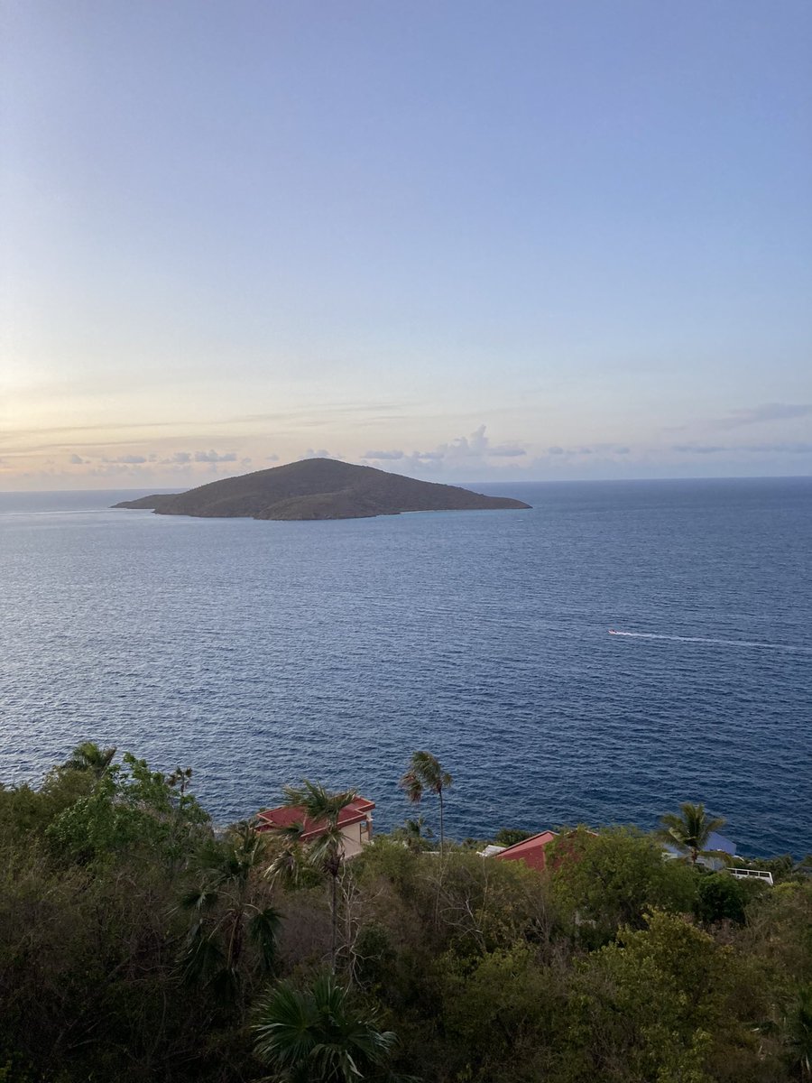 kevingutfeld's tweet photo. Sunset view from my balcony this evening✨ https://t.co/gJ5GDgjNxA