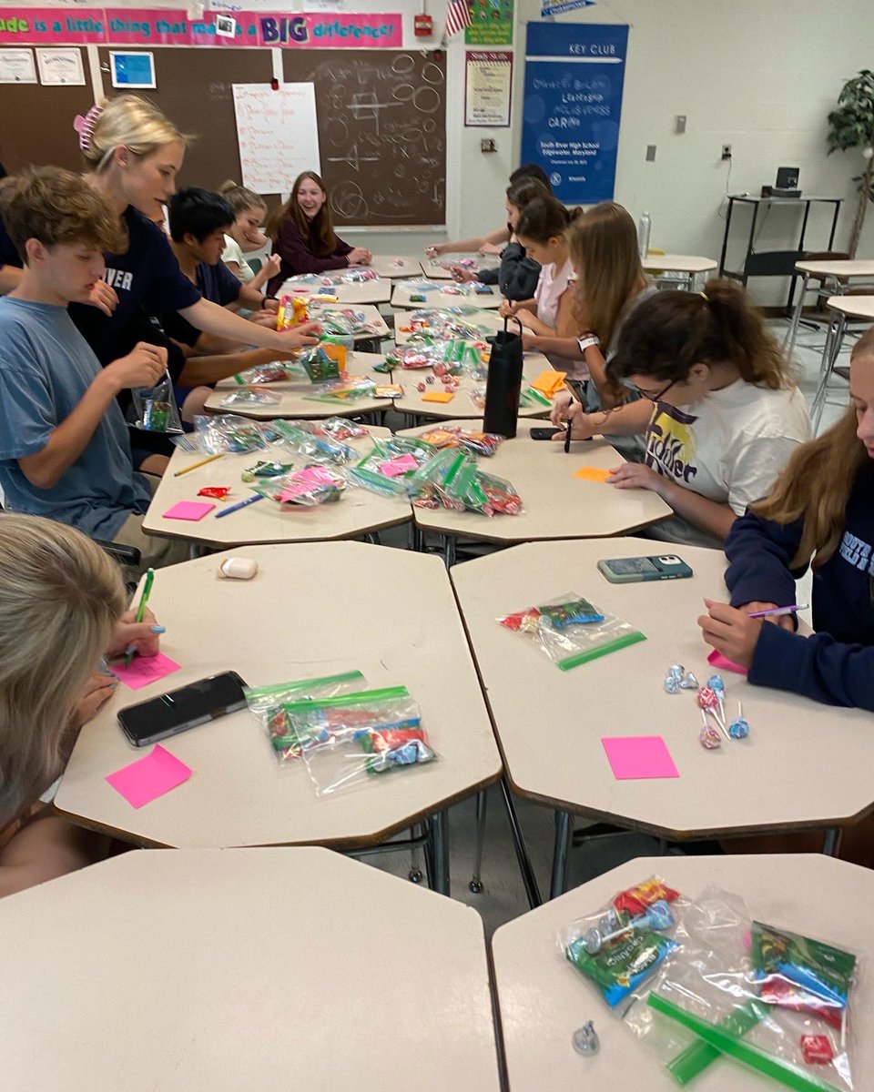 KeySRHS's tweet photo. Thank you to everyone who came to our last meeting yesterday on June 9! We did a great job with teacher appreciation bags. Hopefully we’ll see you again next year. Have a great summer! #keyclub https://t.co/ivUxtRB6ki