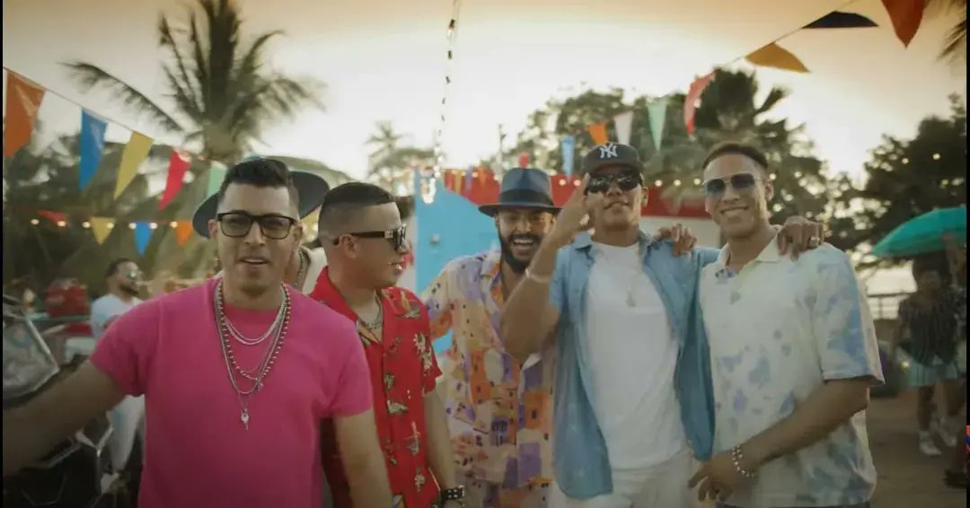 ECSALSERO's tweet photo. #NEWMUSICVIDEO #100% #nklabe #funksalsaurban #elgefe #ecsalsero #singers #performers #cover #share #enjoy
 https://t.co/zms1YpCr73 https://t.co/put8DeNK4F