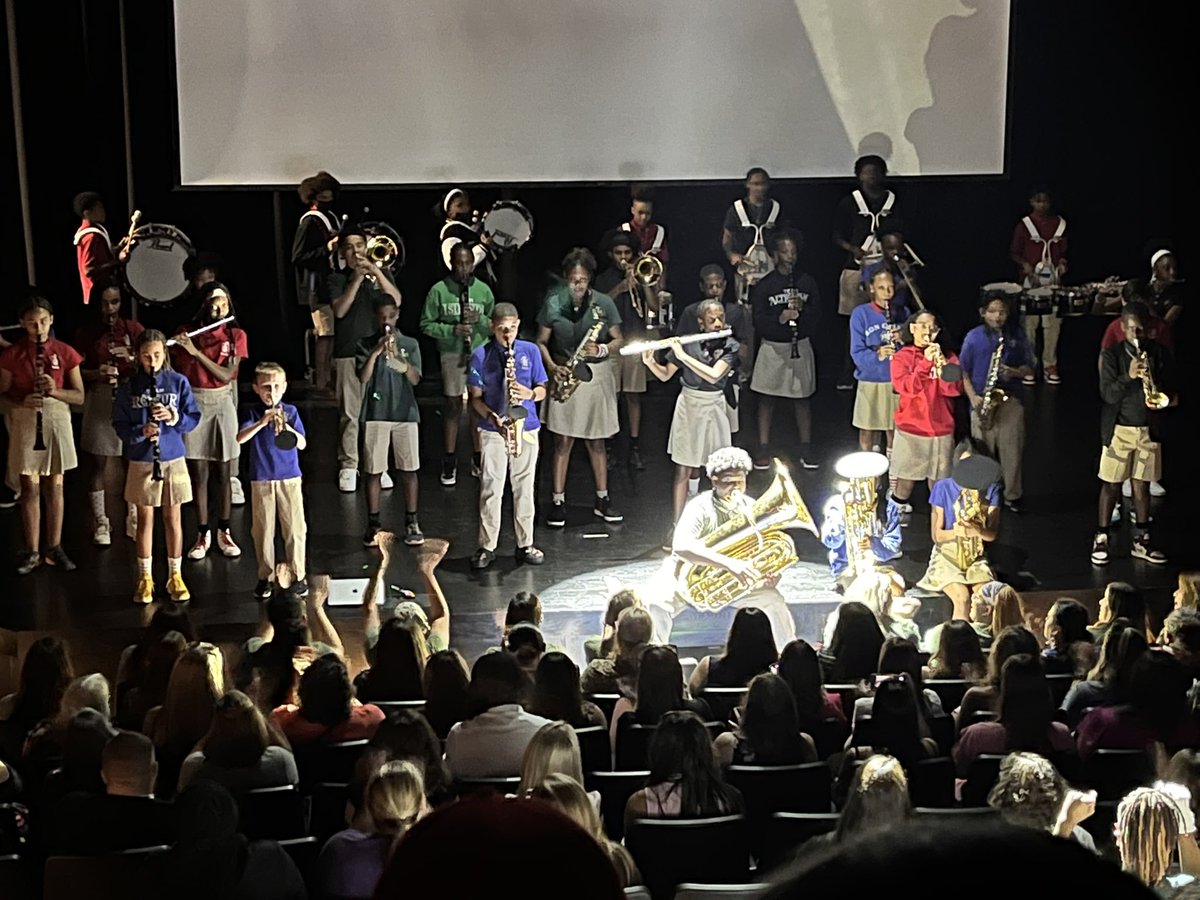 livelype's tweet photo. Ok @JBernadin I took good notes for @LivelyEagles #rcainspire #housesystems @ronclarkacademy #amistad https://t.co/16iZOfBDGu