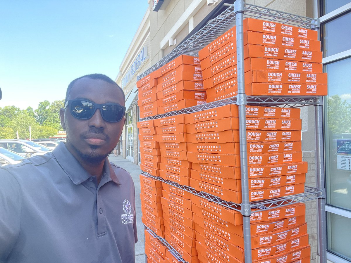 purposepushers's tweet photo. Today, Purpose Pushers LLC donated 100 boxes of pizza to celebrate hard working students at three elementary schools in Norfolk, VA! #philanthropy #Pizza #PurposePartners #RewardingScholars #OnPurpose https://t.co/9EflA1ZDpi