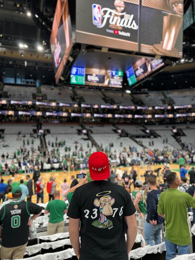 Bored Ape brothers at #TheNBAFinals 

Cc:<a href="/BoredApeYC/">Bored Ape Yacht Club 🍌</a>