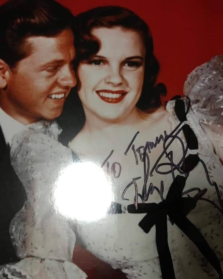 In honor of #judygarland being honored by her fans today on what would be her 100TH birthday. Here's a picture from my friend #MickeyRooney, who loved Judy like a sister. They worked together as child stars at #MGM in the 1930s.♥️💔