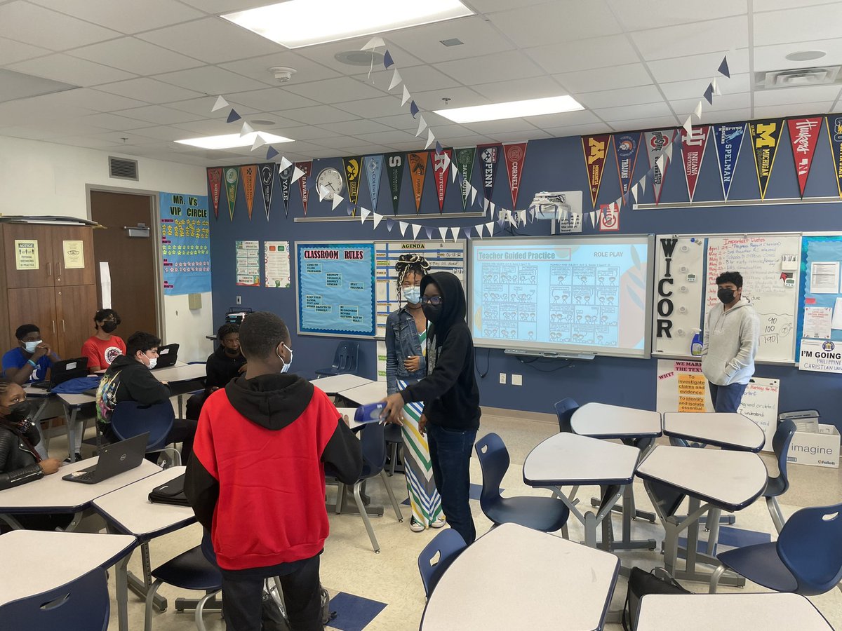 It’s the end of the school year, yet my <a href="/englishisfunlhs/">Mr. V’s English 9 Class</a> are still fully engaged in their lessons. They are having the best time in their lives, role-playing “The Tragedy of Romeo and Juliet” Act 3 Scene 1. It was so fun watching them in action! <a href="/HSRELATweets/">HS RELA</a> <a href="/LargoLionsHS/">Largo High School</a> 🦁💙