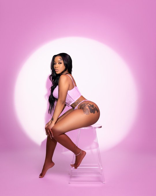 Watch m.'s leaked NSFW photo on TwXstars