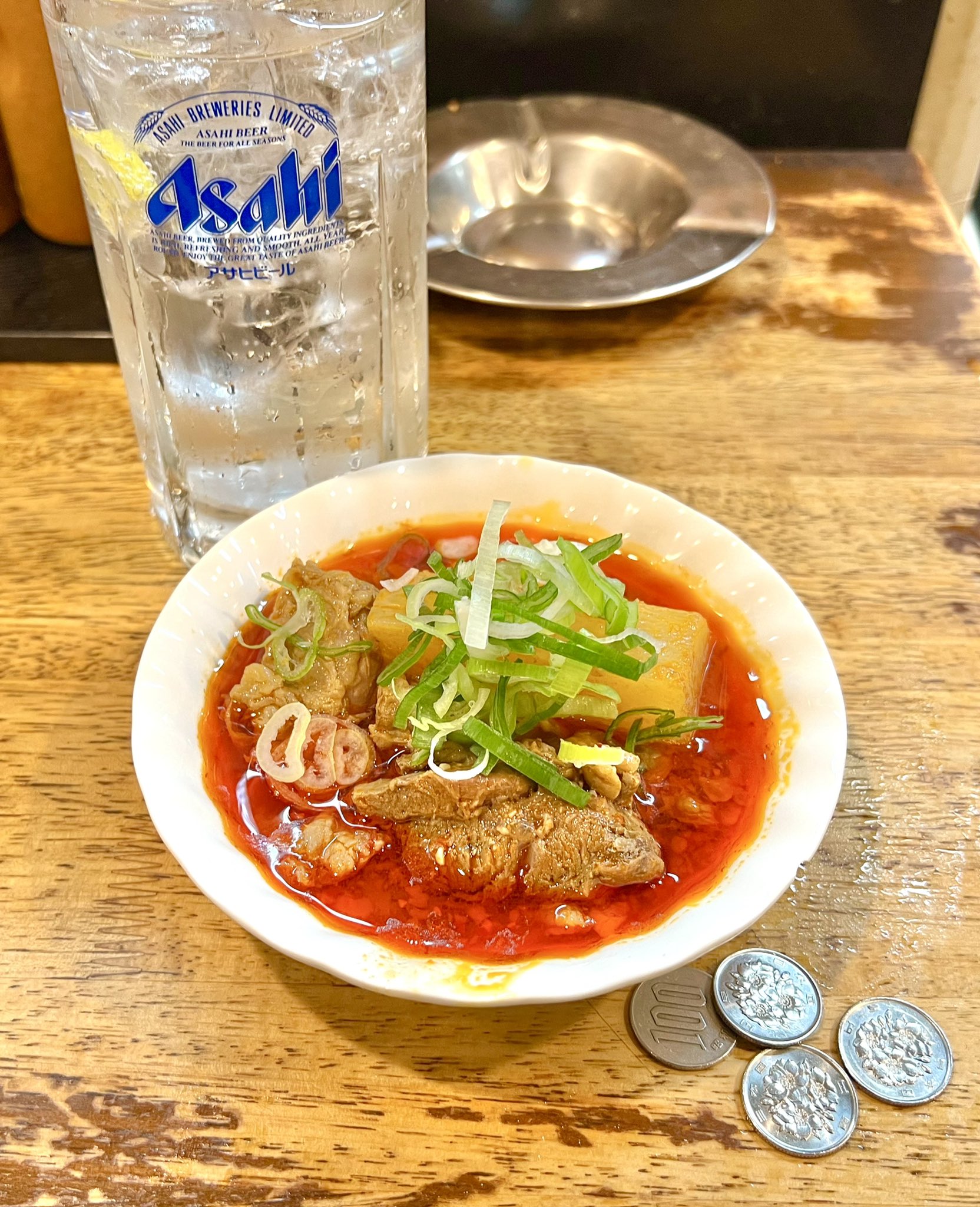 せんべろnet 上野の立ち飲み たきおか の牛煮込み たまに無性に食べたくなる時がある よく煮込まれたやわらかくぷるぷるの牛すじとジュワ っと味のしみた大根 そして ほどよくピリ辛でお酒がすすむ カウンターで一人飲みがお気に入り 酎ハイ310