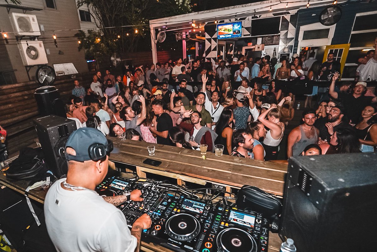 Now that's how you turn up the <a href="/volumefi/">VolumeFi Software</a> at #Consensus2022 🙌🙌🙌

CROSS CHAIN COALITION House Party 🎵🏠🕺✨💃 <a href="/djchuckie/">CHUCKIE</a>

@consensus2022 <a href="/paloma_chain/">Paloma Chain 🕊</a> <a href="/Kallistofinance/">Kallisto Info</a> #web3 #atx #crosschain