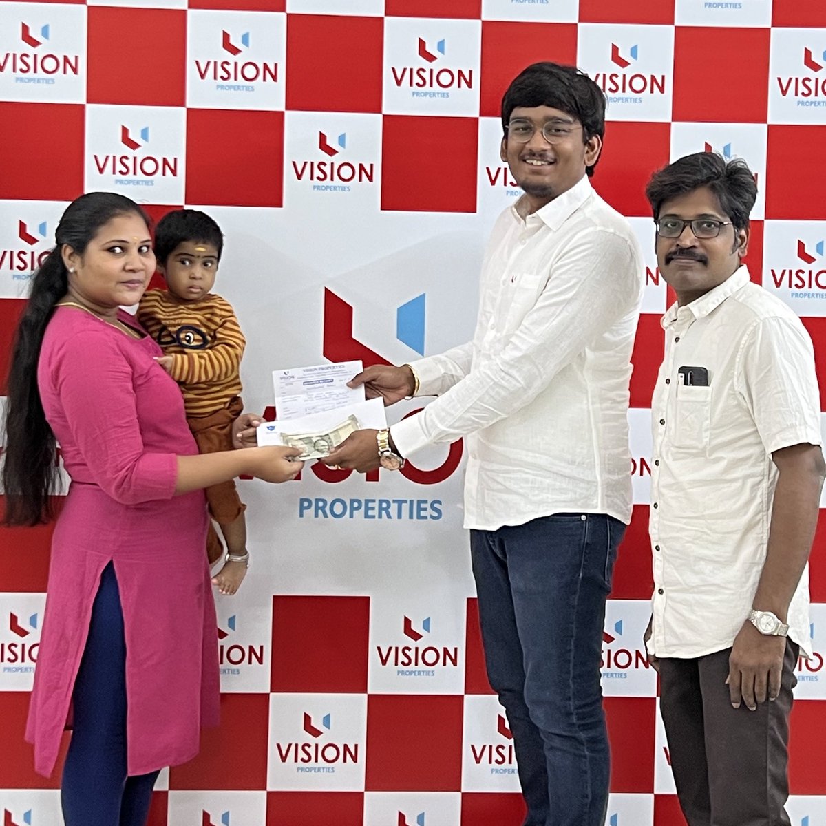 Visionupdates__'s tweet photo. Congratulations Mrs.MahaLaksmi Mam For your Plot Booking in Stanis Avenue Mappedu (Plot No 126) 🥳🥳 https://t.co/HzB2oAYxoO