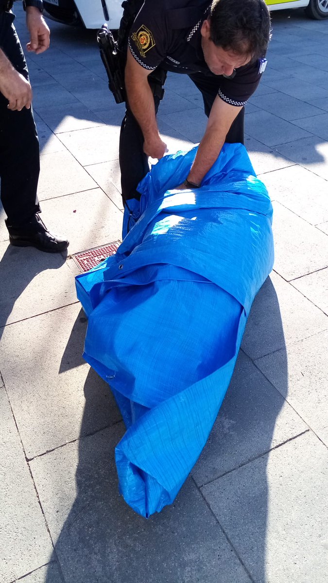 EncarnaP3's tweet photo. Requisan el toldo y se lo llevan a comisaría.
Cada vez da más VERGÜENZA sta Perpètua de Mogoda.
No vamos a callar, que lo tengan claro
@ajuntamentSPM https://t.co/ArdPH9u9LF