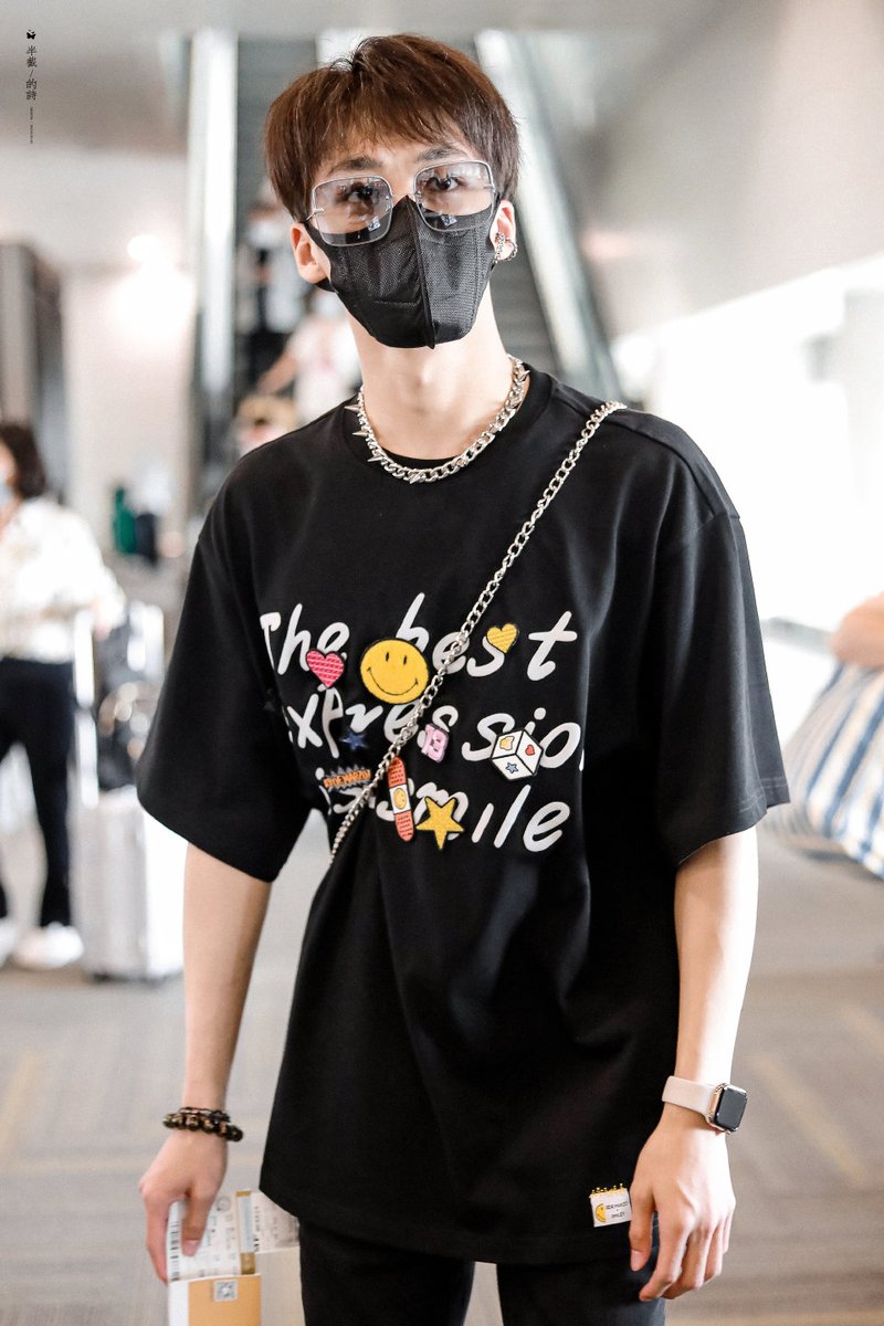 HeluoluoTH's tweet photo. [LUOLUOINAIRPORT]
(06.11.22)
Long time no see💕💐🎉

#何洛洛
#heluoluo 
#เหอลั่วลั่ว
©️半截的诗丨何洛洛 https://t.co/vJg59on9Gv