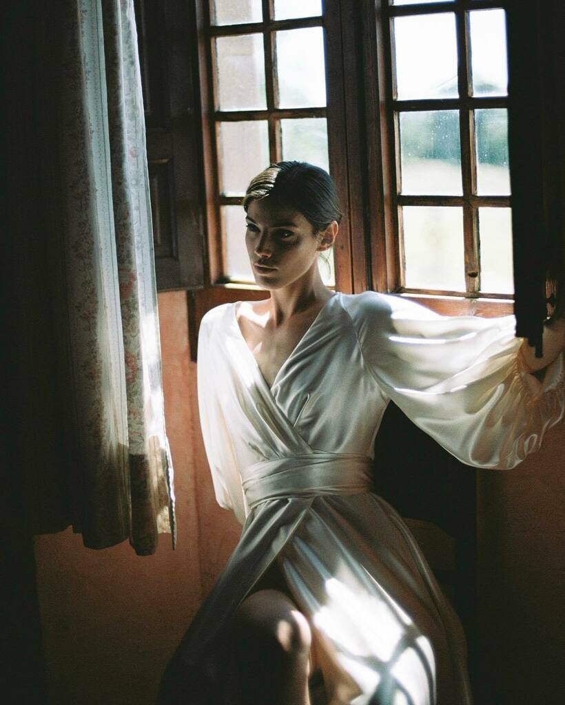 Sensualidad y elegancia. 
Sensuality &amp; elegance.

Photography by @lalovenenoso 

#immaclenovias #noviaselegantes #noviasdiferentes #noviasconestilo #noviasunicas #stylishbride #elegantbride #perfectbride #uniquebride instagr.am/p/Cep6HoGt0TZ/