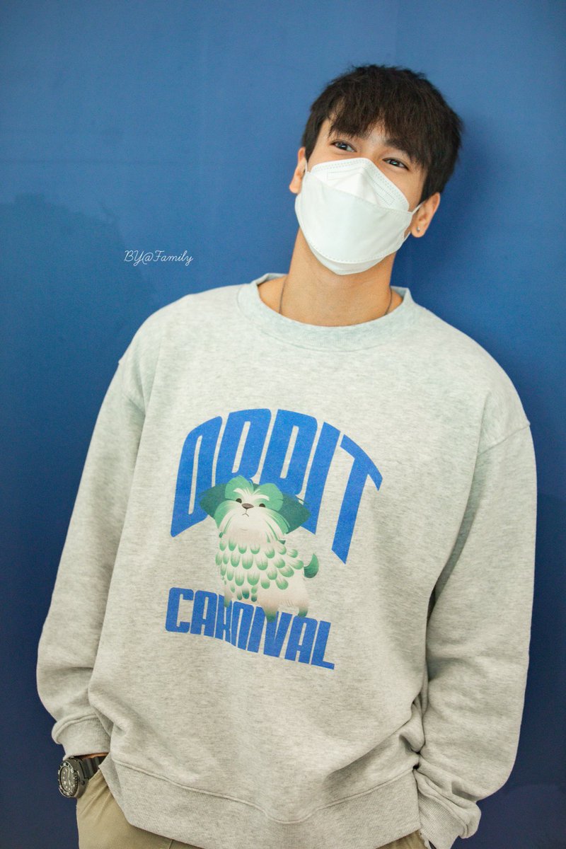 ณเดชน์กับบรรยากาศที่สนามบิน😍😍 #nadech #kugimiyas #baddchyaya #byfamily