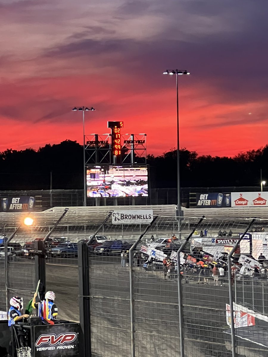 JayMulso's tweet photo. What a sunset at the Sprint Car Capital of the World!!! https://t.co/IBZcTOywuE