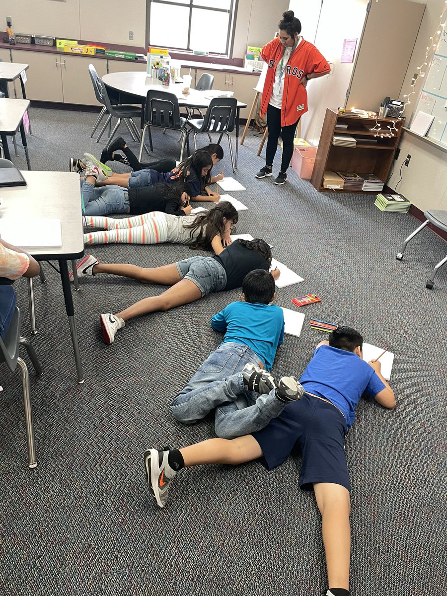 avalclark's tweet photo. Quick writes and small group instruction in full swing this week at Camp Lee. @MindyHidalgo #summeroflearning #CampLee22
#firedupaboutlearning #CampTriumph https://t.co/ft9qCoCGFI