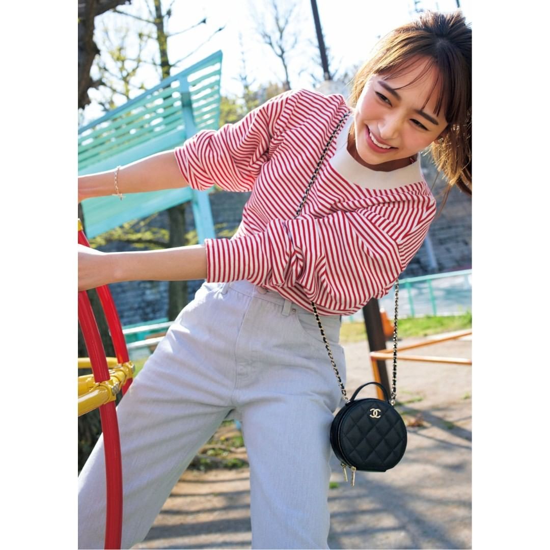 TheMagMoe's tweet photo. 【このコーデいいな、と思ったらコメント欄にをください!】
6月11日(土)
ちぴちゃ ...
#Celine #Chanel #Galerievie #Ootd #Outfit #VERY #VERYMagazine
https://t.co/IIapJRKSA9 https://t.co/JxKFrMOnpN