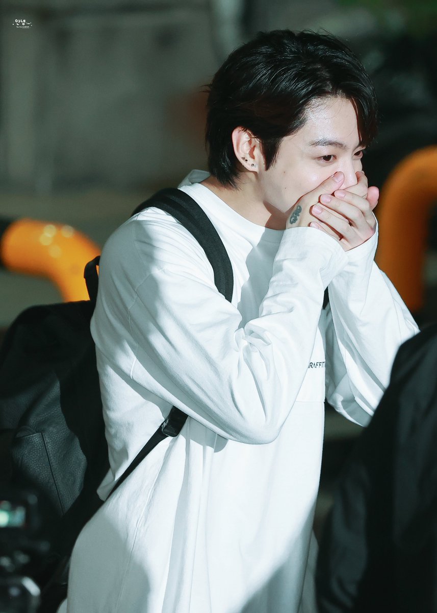 Hi__1997_'s tweet photo. 220611 뮤뱅 퇴근 HD

#전정국 #정국 #JUNGKOOK #JK #방탄소년단   #BTS https://t.co/a4zsgVHifX