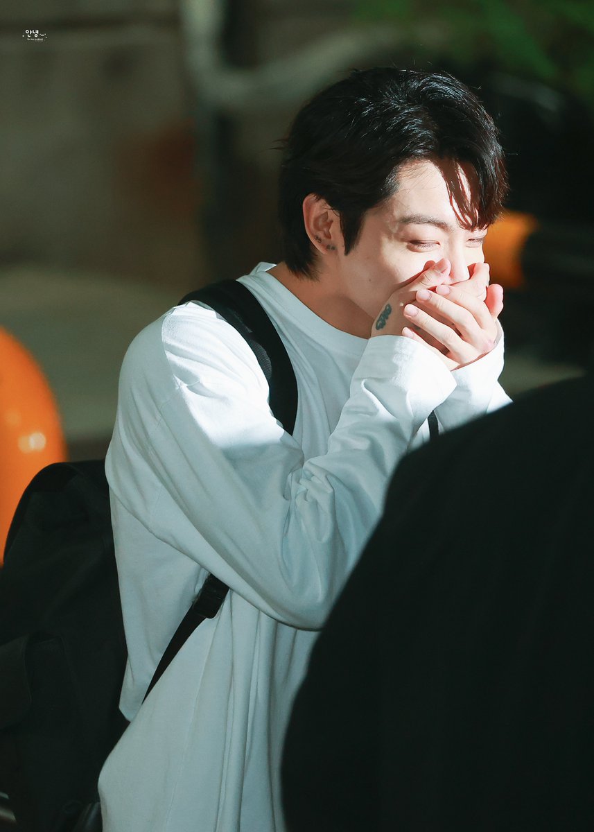 Hi__1997_'s tweet photo. 220611 뮤뱅 퇴근 HD

#전정국 #정국 #JUNGKOOK #JK #방탄소년단   #BTS https://t.co/a4zsgVHifX