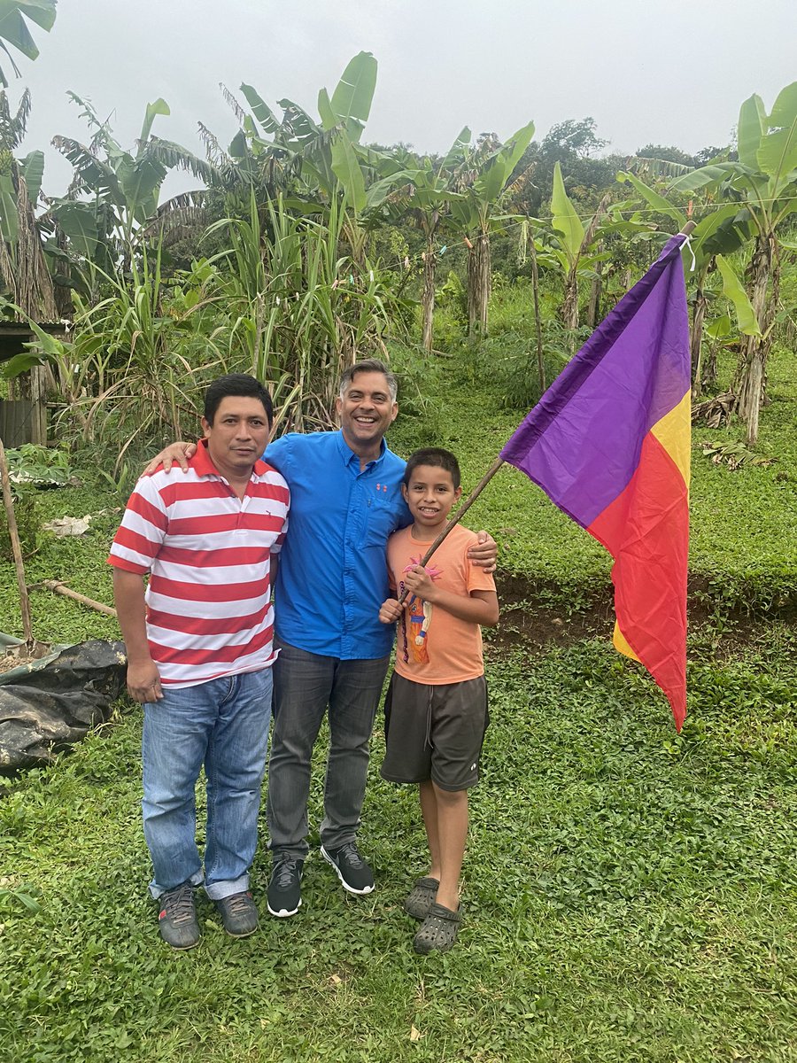 Contento de visitar a dirigentes de bases de un circuito con muchas raices <a href="/panamenistas/">Panameñistas</a> junto a mi amiga <a href="/Nievesm14/">Nieves Mayorga</a> la hija del muy querido alcalde. Sisisi Mayorga!!