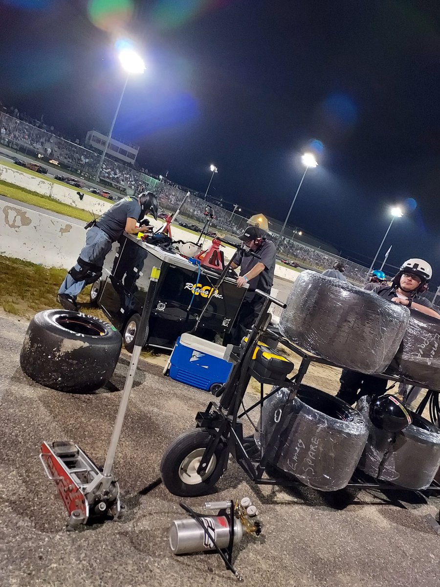 CCPRacing75's tweet photo. @StaffordSpeedwy can we just talk about how we gained 6 spots on pit road 

#racing #race #raceteam #grassrootsmotorsports #grassrootsracing #bestofthebest https://t.co/xr1IabqnKA