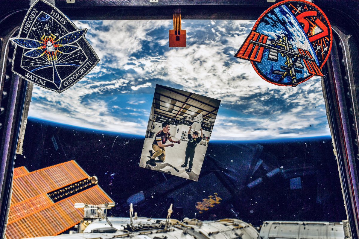 AnDuong_91's tweet photo. A PRESENT FROM SPACE 🛰🌎

Jack is 7. He loves space, and he wants to become an astronaut 👨‍🚀 

So I surprised Jack with a very special present - a photo of him taken from outer space! 

Special thank to @Astro_FarmerBob for taking this amazing shoot from the @Space_Station 😀🙏 https://t.co/SfZBubVrIg
