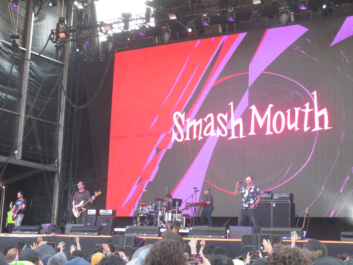 fcureal's tweet photo. domingo en el #CoronaCapitalGDL con @french79music @InnerWav @chkchkchk y @smashmouth #French79 #InnerWave #ChkChkChk #SmashMouth #CCGdl https://t.co/STsmWNXS5w