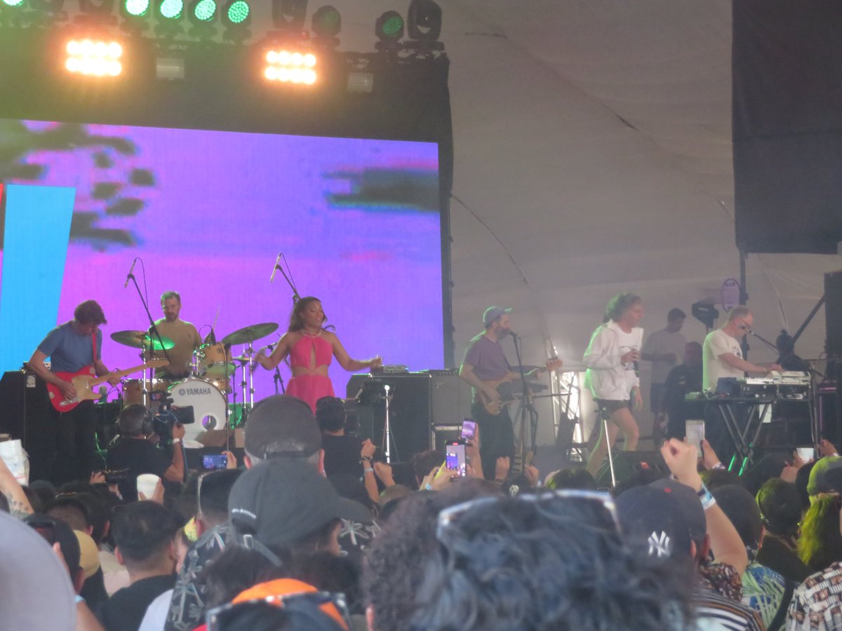 fcureal's tweet photo. domingo en el #CoronaCapitalGDL con @french79music @InnerWav @chkchkchk y @smashmouth #French79 #InnerWave #ChkChkChk #SmashMouth #CCGdl https://t.co/STsmWNXS5w