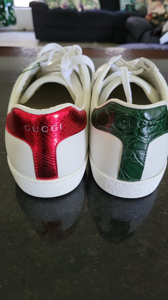 BKuridrani's tweet photo. @stockx Can StockX explain this. I Got two different Gucci Ace Bees sneakers in my Box. If there's really an authentication team than this would've been checked. Or is the verified tag just a hoax. @stockx #GotItOnStockX #GotItfromStockX https://t.co/qlqyXp2PkM