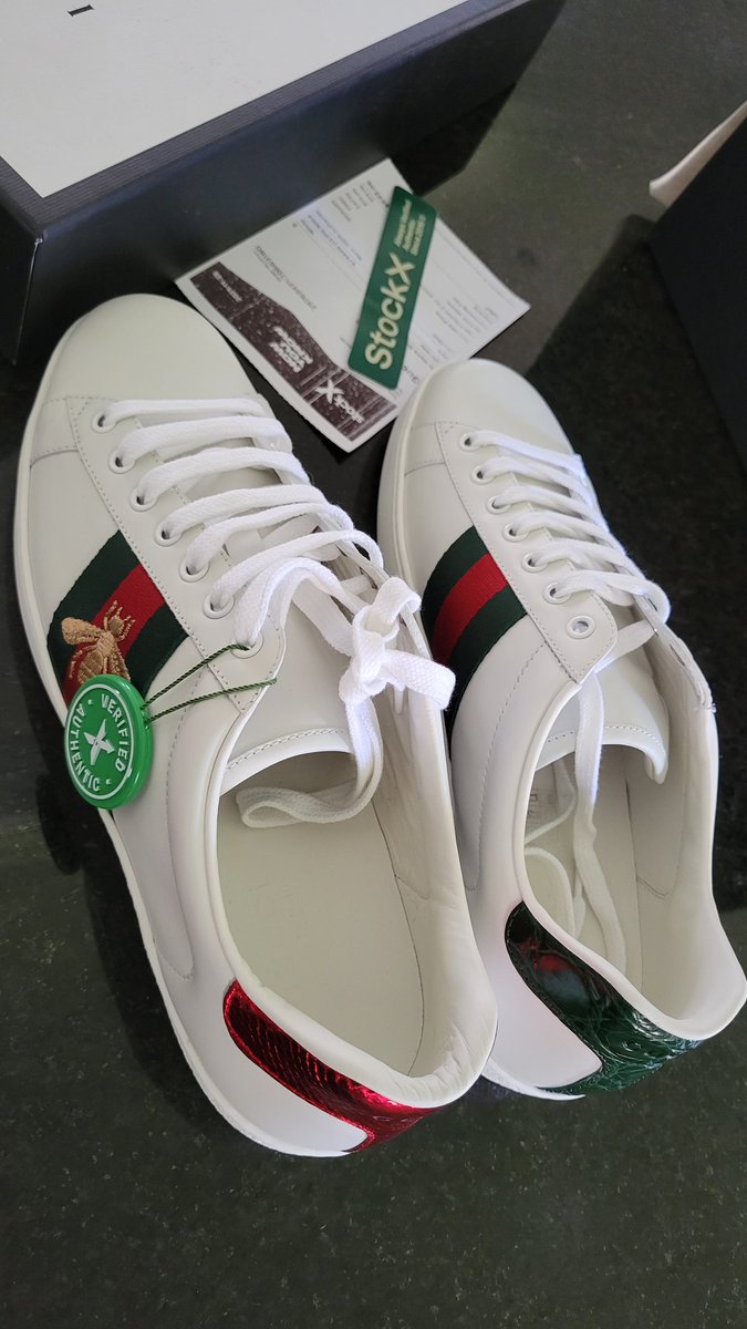 BKuridrani's tweet photo. @stockx Can StockX explain this. I Got two different Gucci Ace Bees sneakers in my Box. If there's really an authentication team than this would've been checked. Or is the verified tag just a hoax. @stockx #GotItOnStockX #GotItfromStockX https://t.co/qlqyXp2PkM