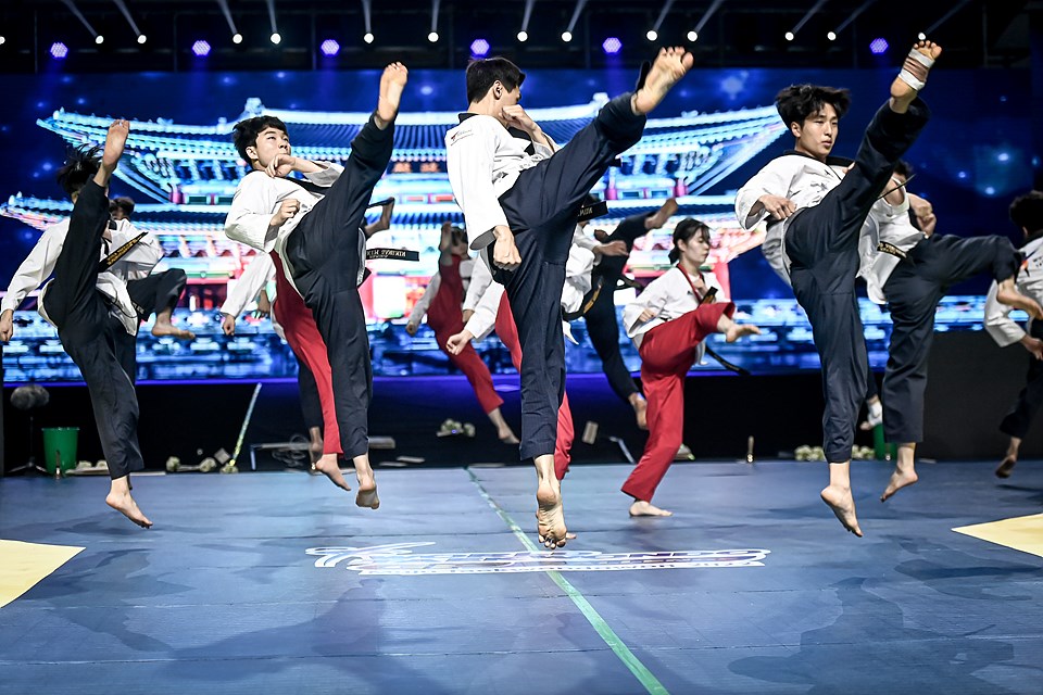 worldtaekwondo's tweet photo. Come take a look!
WT Demonstration Team performed during Opening Ceremony of Muju Taekwondowon 2022 WT Grand Prix Challenge on June 10, 2022!
Check WT website for more!
https://t.co/DdBml8cBOZ
#WorldTaekwondo #Taekwondo
#MujuGPChallenge
#MakeaChallenge #MakeaChange
#WTDemoTeam https://t.co/2MU6JVbaHG
