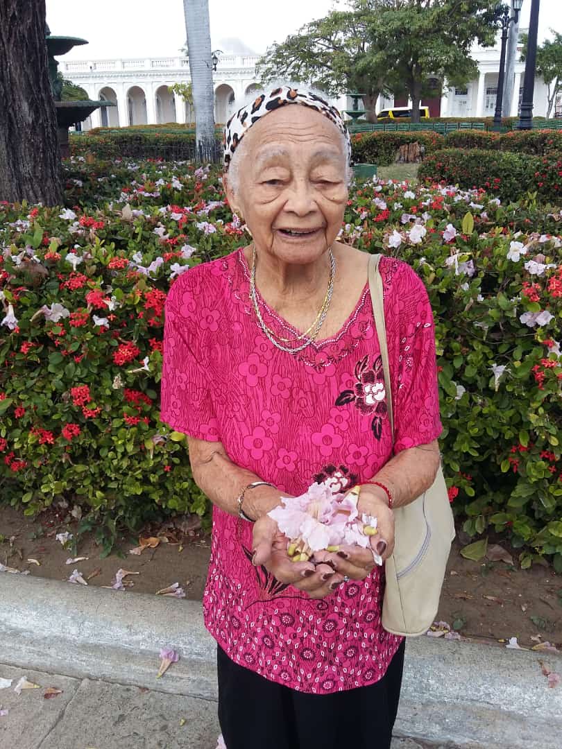 #HoyQuieroFestejar q este año mi abuela va pa' sus 103!
Cubanísima, antigua dirigente federada y con Abdala💉 Refuerzo💉 y Biomodulina T💉: tiramos pa' 120!
#DeZurdaTeam
#AmericaEsDeTodos 
#PeoplesSummit22 
#CumbreDeLosPueblos